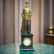 Настольные часы «Ф. Дзержинский» со змеевиком — фотография 1