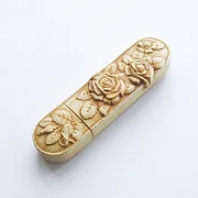 Флешка «Розы» из дерева — сувенир — фотография 5