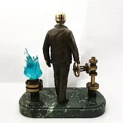 Бронзовый сувенир «Работник газовой промышленности» — фотография 2